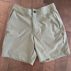 Men’s Hollister 6” flat front shorts